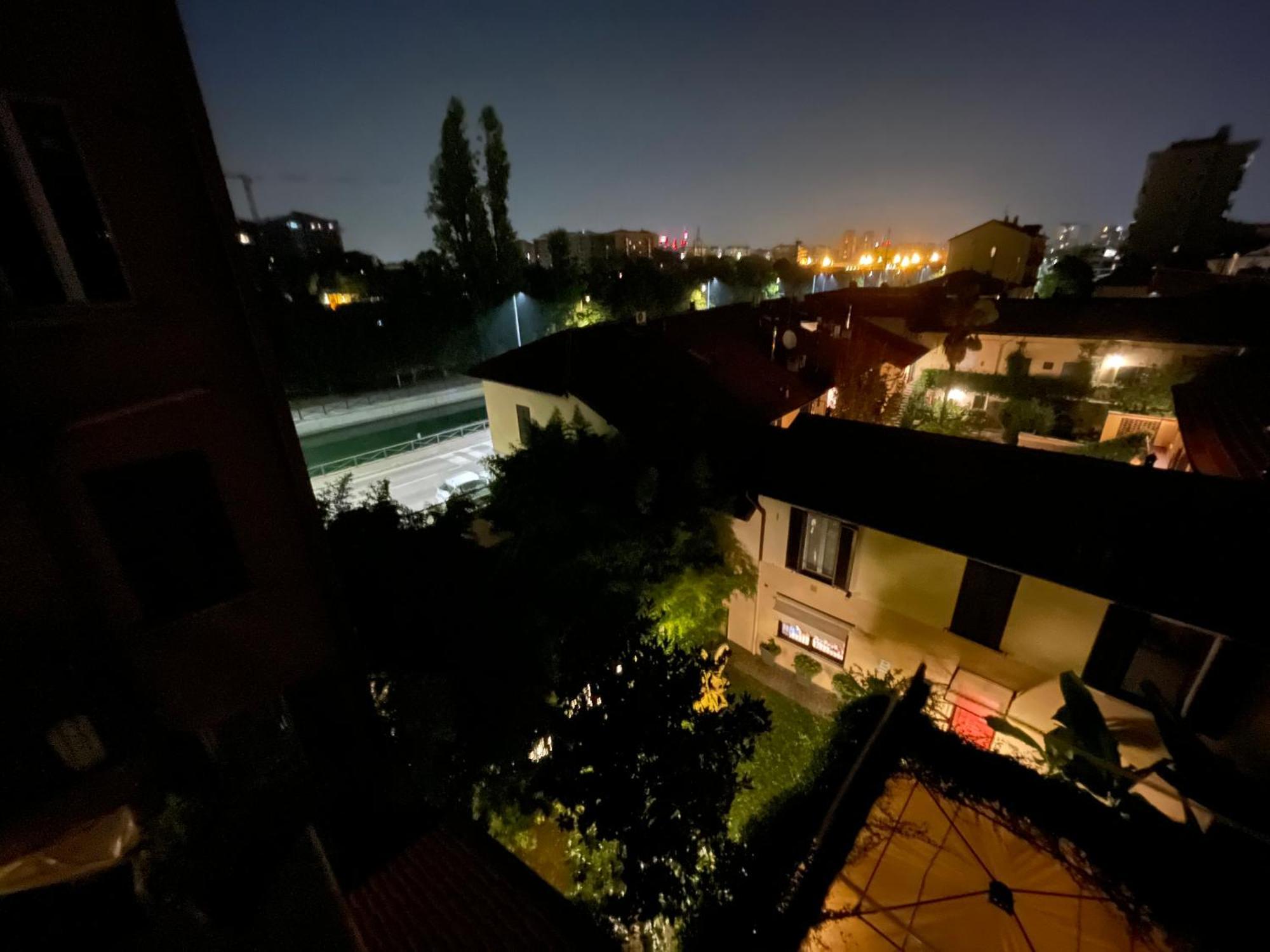 Appartement De Sura - La Terrazza Sul Naviglio à Milan Extérieur photo